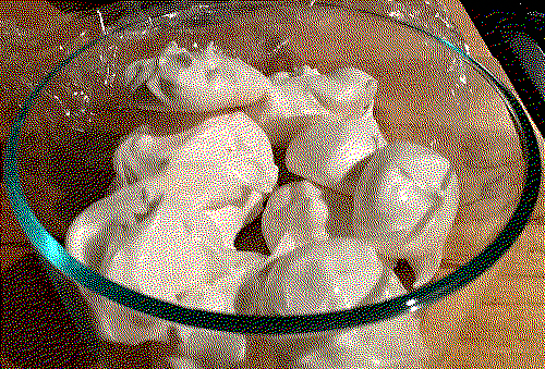 A batch of complete meringues in a bowl. They are white, hard, apparently light, cookie shaped objects.
